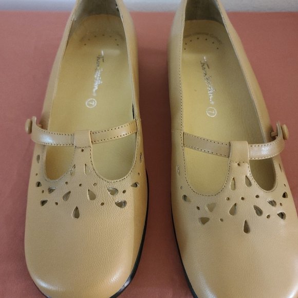 BRAND NEW Ladies Thom McAn Leather Step-In Flat Size 7 Camel Color - Picture 3 of 11